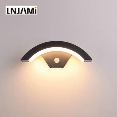 China New Design Modern 18W LED PIR Motion Sensor Lights Outdoor Wall Mounted Wall Lamp for sale