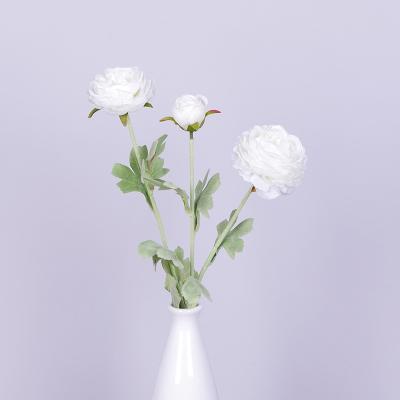 China Events High Quality Flocking Long Stem3 Decoration Heads White Flowers Decorative Artificial Silicone Ranunculus Flowers for sale