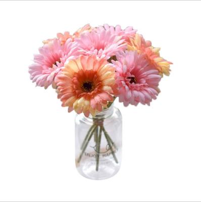 China Minimalist Artificial Daisy Flowers Artificial Gerbera Bouquet Bridal Wedding Bouquet For Wedding Party Home Decoration for sale