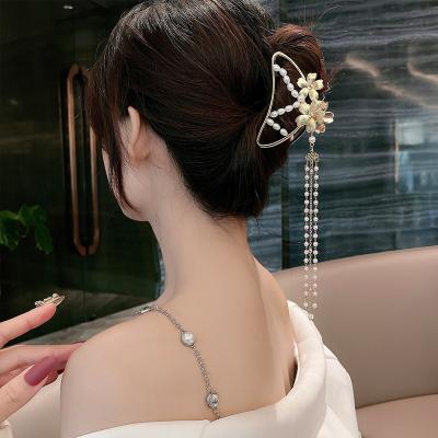 China Fashion Elegant Luxury Pearl Tassel Flower Hair Clip Hair Clip Female Back Headdress Hair Accessories for sale