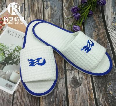 China Open Toe Hotel Slipper 5 sterren the hotel slipper wafel logo making klant de witte slipper for sale