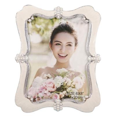 China Resin Home Decor Resin Antique Tabletop Antique Style Picture Photo Frames for sale