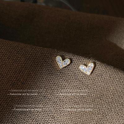 China European CLASSIC fashion 2022 new luxury and American earrings simple and soft jewelry 925 silver heart-shaped earrings for women for sale