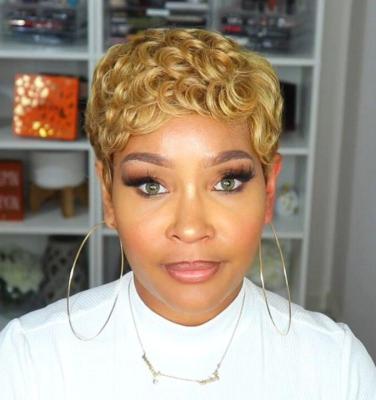 China Hot Sale Kinky Highlights High Temperature Blonde Curly Synthetic Fiber Nature Pixie Cut Short Curly Bob Wigs For Black Women for sale