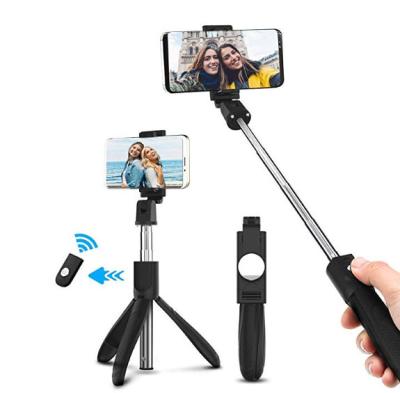 China For Smartphone up to 6 inch K06 4 in 1 Anti Slip 720 Degree Rotating Bendable Selfie Stick for Group Photo for sale