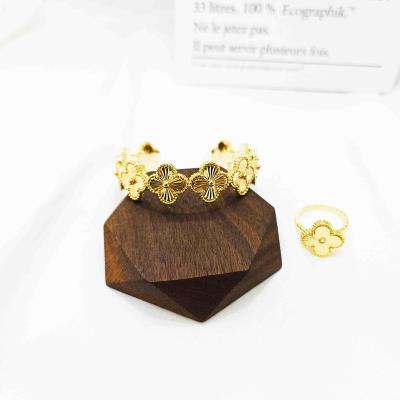 China FASHIONABLE Luxury Designer Brand Jewelry Women Flower Bracelet 18k High Quality Gold Plated Lucky Four Leaf Clover Bracelet with Ring Set for sale