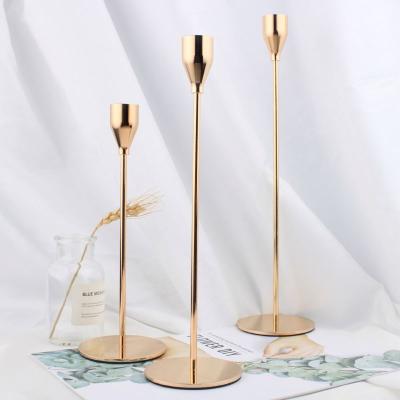 China Nordic Home Modern Wedding Table Candle Holder Decoration Decorative Candlesticks Stand Metal Gold Luxury Candle Holder For Home Decor for sale