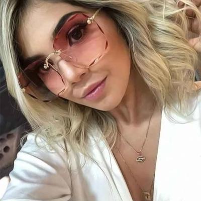 China Luxury Vintage Square Oversized Sunglasses Fashion Shades Women Sunglasses 2021 Fashion Shading Sun Glasses for sale