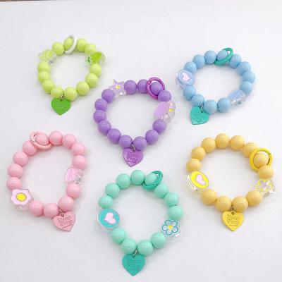 China Fashion Lovely Wholesale Heart Shape Bracelet Key Chain Silicone Custom Handmade Bracelet Beads Keychain For Girls for sale