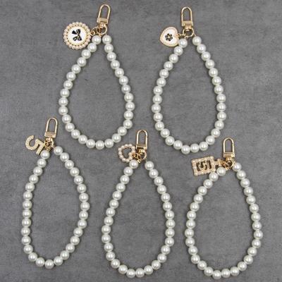 China Hot Popular Fashion Elegant Women's Bag Decorations And Luxury Pearl Key Chain Charm Personalized for sale