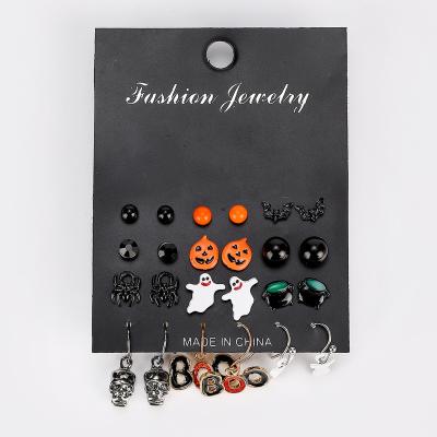 China TRENDY Halloween Earrings Low Moq Eccentric Personality Crow Witch Pumpkin Skull 12 Pairs Card Halloween Earrings Stud for sale