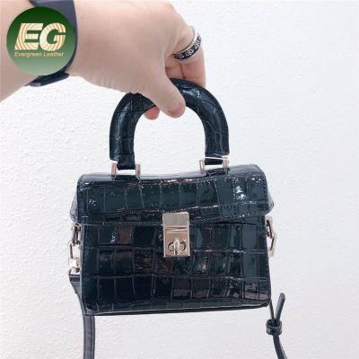 China EMG6222 Fashion Retro Fashion Leather Handbags Women Real Crocodile Skin Pattern Cross - Body Box Black Square Handbag for sale