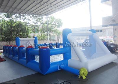 China Campo de futebol inflável branco azul do sabão do PVC de 10*8 M 0.45mm para a grama à venda