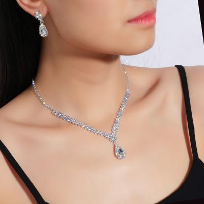 China Fashionable Ladies V Shape Manufacturers Products China Necklaces Rhinestone Copper Pendant Jewelry Set With Water Drop Earrings For Woman for sale