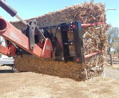 China Bucket Square Bale Excavator Grab Perfect For Loading Into Feed Mixers for sale