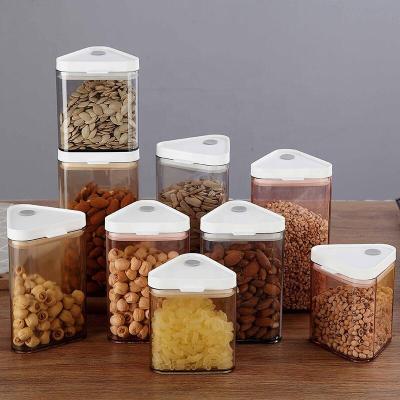 China 2020 New Style 450ml Freshness Preservation Triangle Shape Airtight Seal Plastic Food Storage Container for sale