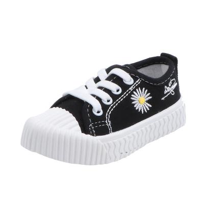 China Unisex Kindergarten Biscuit Student Daisy Tennis Shoes Children's Canvas Round Sneakers Kids Shoes For Girls And Boys for sale