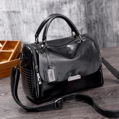 China High Quality High Quality Women Leather Shoulder Bags Large Luxury Designer Boston Crossbody Bags With Rivet Decoration for sale