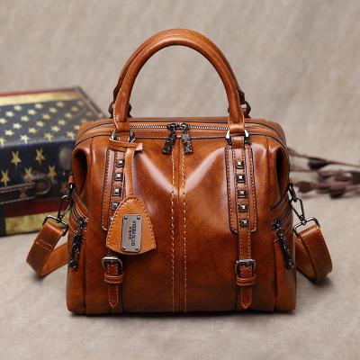 China 2022 Classic High Quality New Style Women's Casual Cross - Body Bags Luxury Vintage Leather Duffel Bags Large With Riveted Decoration for sale