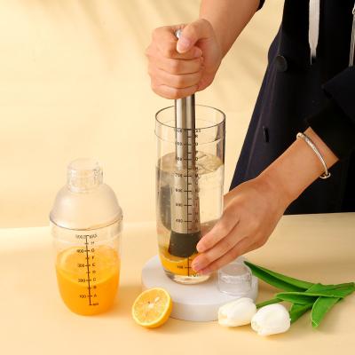 China Home.Restaurant.Bar.Hotel.Wedding. Super Markets Hand Shake Plastic Shaker Milk Tea Vessel Beat Lemon With Graduated PC Shaker Cup for sale