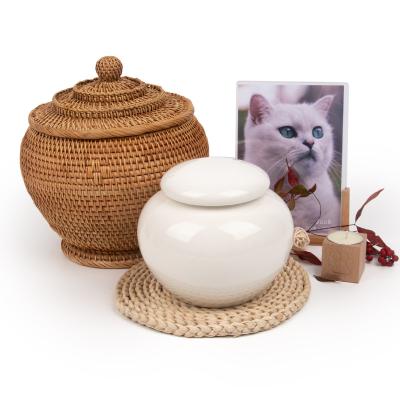 China Sustainable Wholesale Hand - Woven Vintage Cremation Urns Set Natural Rattan Casket Urns For Human Ashes Pet Adult Urn for sale