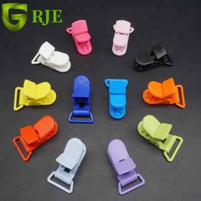 China Heart Free Shape Silicone Clip Nipple Baby Good Quality BPA Plastic Clip For Baby Feeding for sale