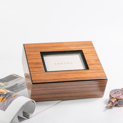 China Handmade Luxury Piano Lacquered Perfume Packaging Wooden Box for sale