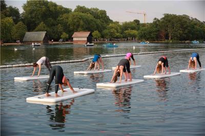 China Professionele Yoga die Mat Opblaasbare Vuurvast voor Atletische Wedstrijd drijven Te koop