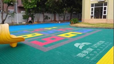 China Waterproof Interlocking Outdoor Flooring 250*250*13mm For School Playground for sale