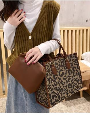 China PORTABLE Fashion New Design Women's Tote Bags Leopard Print Messenger Bags for sale