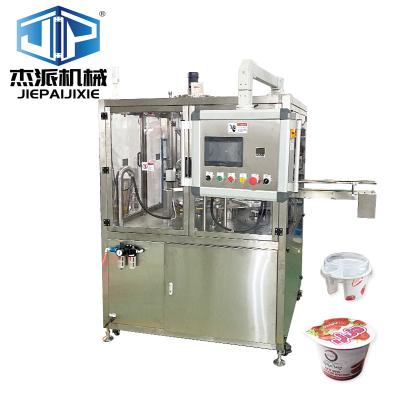 China Máquina de llenado y sellado para la producción de grandes volúmenes de 2000 tazas/hora de helados y yogur en venta