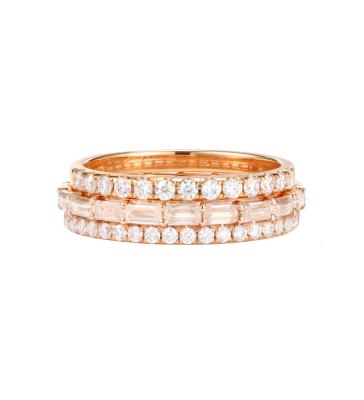 中国 Luxury CLASSIC 14k Rose Gold Wedding Band Moissanite Baguette Stacking Ring For Anniversary 販売のため