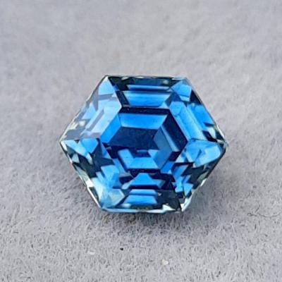 China Wholesale Special Hexagon Shape 1.25 ct Hexagonal Blue-Green Sapphire Loose Gemstone Beads For Hexagonal Jewelry for sale