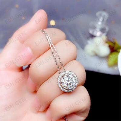 China Women Jewelry CLASSIC Trendy Simple Design 925 Sterling Silver Moissanite Charm Stone Pendant à venda