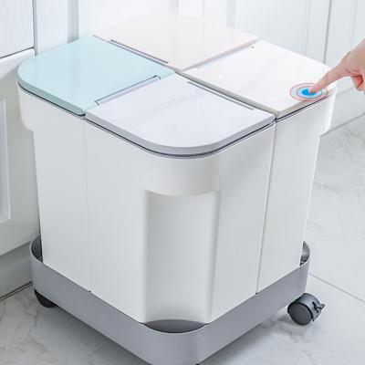 China Sustainable Classification Kitchen Plastic 4 Compartment Dust Bin With Wheel for sale