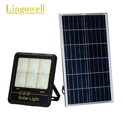 China Portable Waterproof High Power 100W 200W 300W IP67 LED Warehouse Remote Control Rechargeable Solar Flood Light for sale