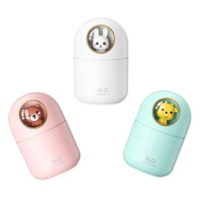 China New Creative Cute Humidifier 300ML Mini Personal Space Air Portable Car Humidifier for sale