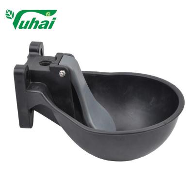 China 25.5 × 21 × 16.5cm Size Animal Feeding Tools 1.8L Horse Drink Water Bowl for sale