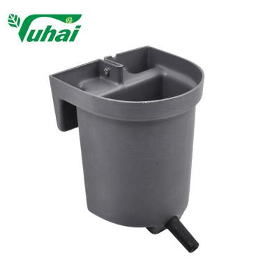 China Black Animal Feeding Tools 4L Volume Cow Feeding Bucket With Teat for sale