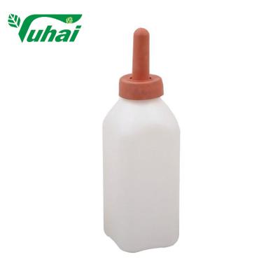 China 4 Pints Volume Baby Cow Drinking Bottle High / Low Temperature Resistance for sale