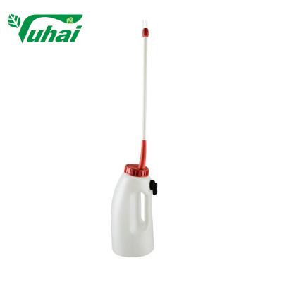 China 4L Animal Feeding Bottle PE Material Long Tube 44 × 26.5mm Handle for sale