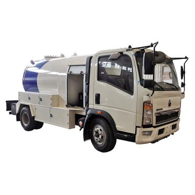 China HOWO Hotels RHD 5CBM 5000L 5M3 2.5Tons Mobile LPG Cooking Gas Cylinder Tank Truck LPG Refilling Bobtail With Dispenser for sale