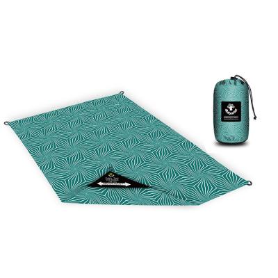 China Custom Waterproof Camping Blanket Water Resistant Sandless Picnic Mat Sand Free Beach Blanket Full Print for sale