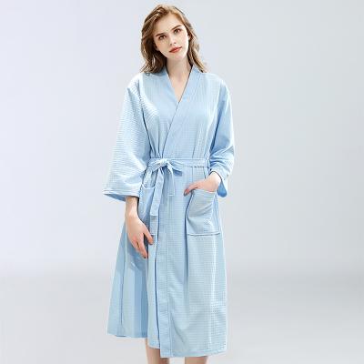 China QUICK DRY Comfortable Waffle Wholesale Price Navy Blue Bathrobe Luxury Hotel Material Bathrobe for sale