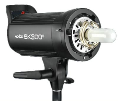 China 5A 300ws Gn65 Professional Studio Strobe with Built-in 2.4g Wireless X System Offers Shooting for sale