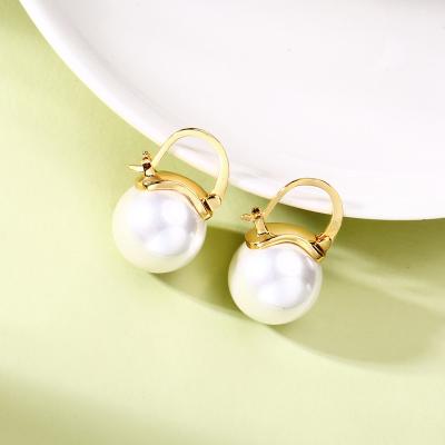 China Latest Retro FASHIONABLE Gray Pearl Drop Earring Delicate White Pearl Dangle Earrings Tasty Women Pearl Drop Earrings for sale