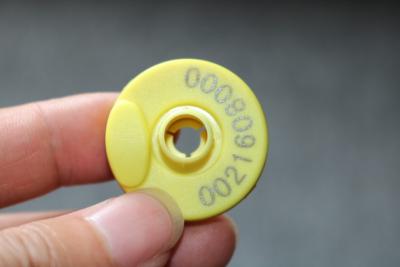 China Electronic 30MM Pig RFID Animal Ear Tag EM4305 Chip In Animal Farming for sale