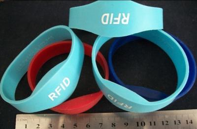 China Readable Chip RFID Silicone Wristband Factory Various Colors 22 MM Circle for sale