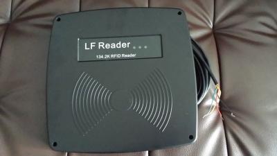 Chine communication moyenne 485 de lecteur des marques d'oreille de distance de gamme de 134.2khz FDX-B RFID à vendre