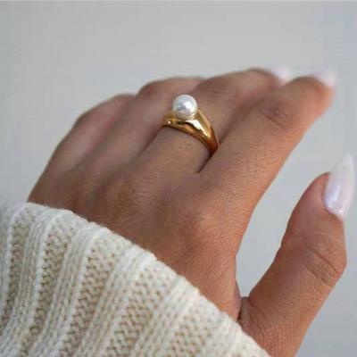 China Unique Statistical Gold Ring With Freshwater Pearl Daily Jewelry 18K Gold IP Plated Stainless Steel Ring for sale